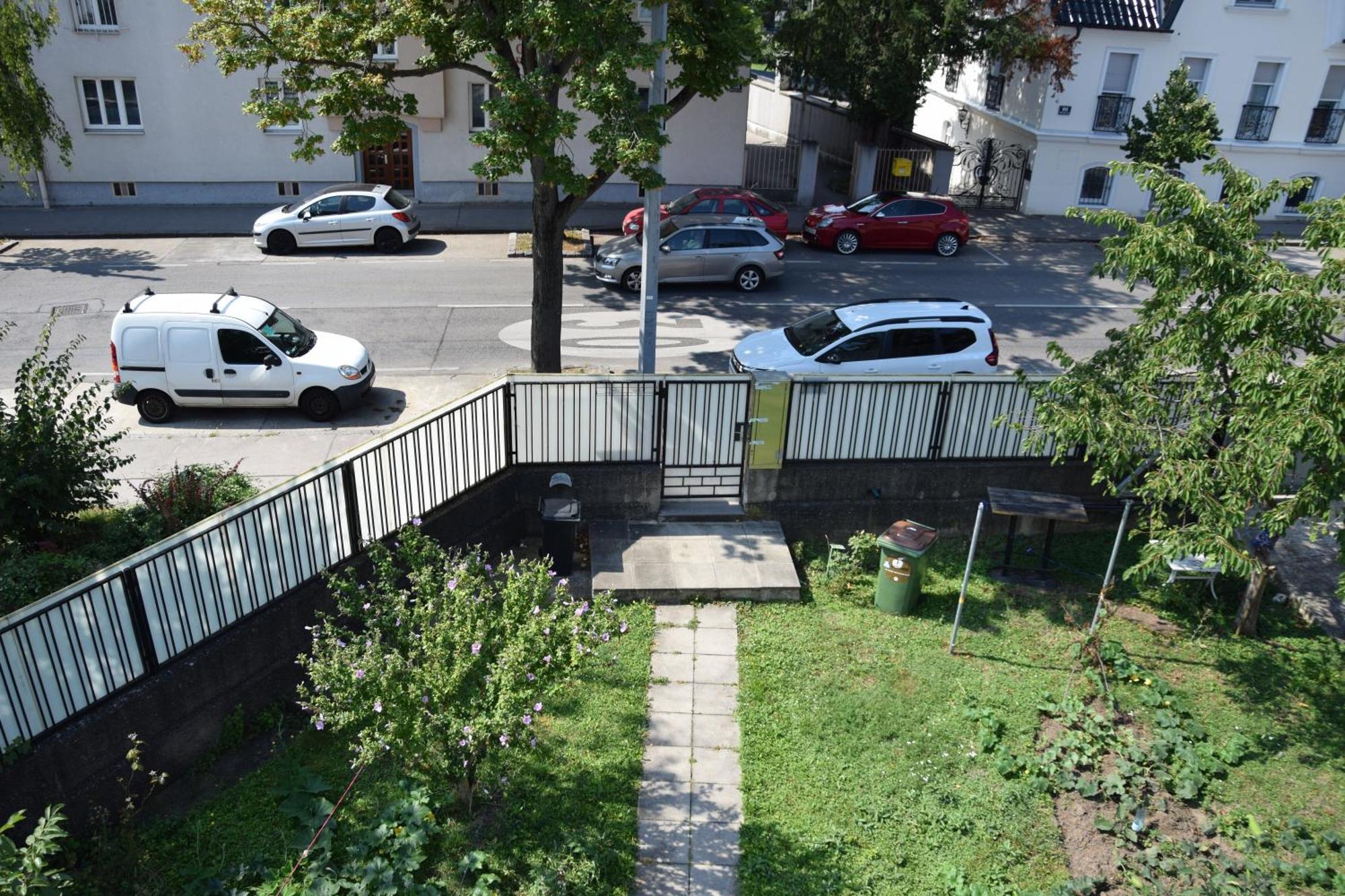 Central-vintage With Free Parking And 5min Walk To Metro Wien